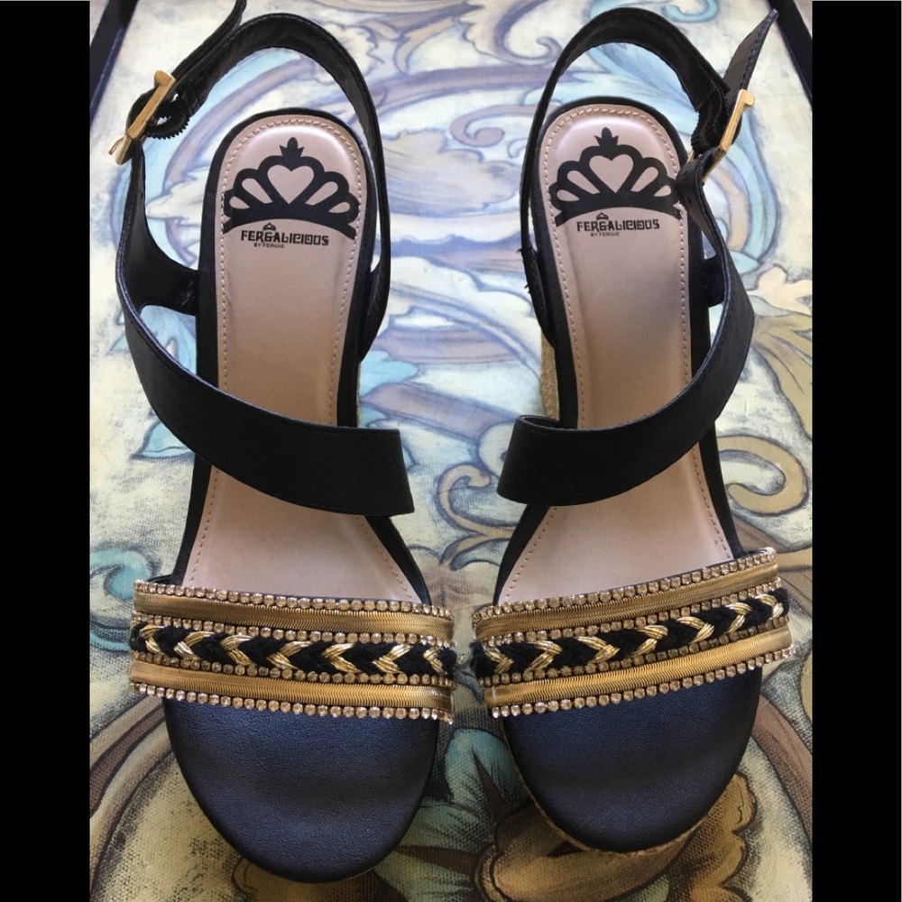 ❣️Fergalicious wedge sandal❣️